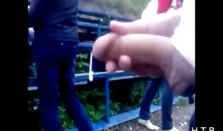 Jeune modèle porno Plantureuse caressant son lait dans la salle de bain et frottant sa chatte avec ses doigts film x arabe amateur