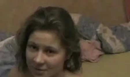 Jeune fille russe se masturbe son L. et le clitoris pour la première fois à film porno arabie saoudite la caméra