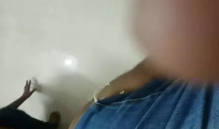 Une femme au foyer mature film x gratuit arabe a résisté à l'attaque d'un jeune dans la cuisine et être forcée de prendre une bite