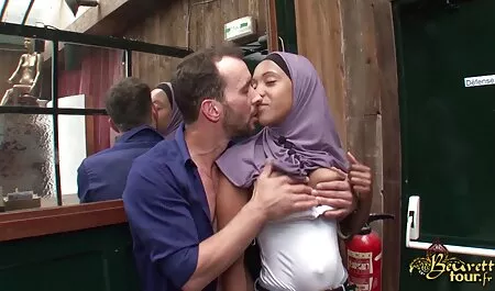 Fils de bite est une branlette cool des mains expérimentées de sa petite amie mature les film porno arabe