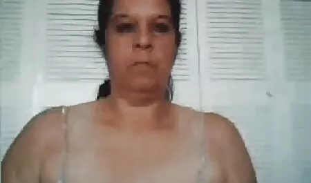 Jeune modèle porno prend les fans sur le lit à bras film porno arabe en streaming ouverts