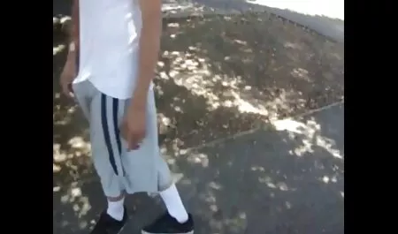 Busty adolescent fille aime monter sur le dessus d'une filme x arab grosse bite