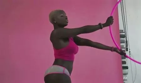 La sœur sex arab porno gratuit noire et cruelle, une jeune chienne chez elle et la fait gémir du buzz fou