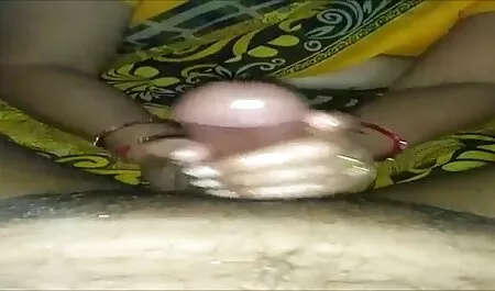 Une brune film x arabe amateur mature dans les chaînes sucer la bite d'un mec et assis sur le dessus de lui