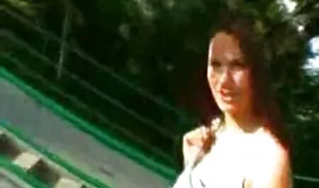 Plantureuse brunette bars elle seins et baisée elle-même avec une caoutchouc queue films pornos arab