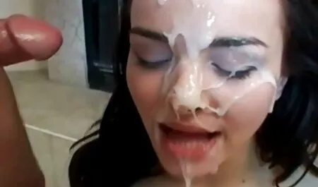 Le vagin d'une femme arabe film x chienne sexy peut accepter totalement un vibromasseur