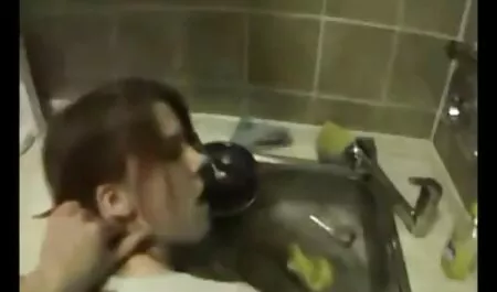 Le gars a ramassé la chienne manipulatrice sur femme arabe film x les toilettes