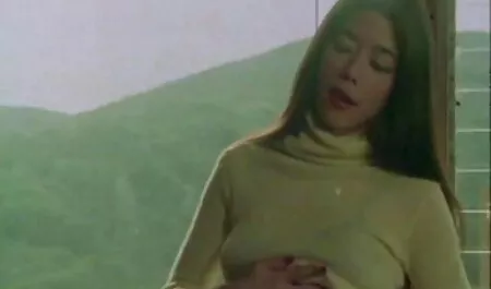 Insatiable film porno français arabe salope insère deux bites en même temps dans l'anus