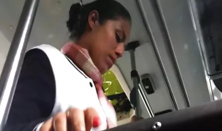 Busty aflam arabia x jeune brune montre plein de débauche sur webcam et éjacule