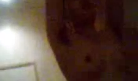 Jeune salope rousse se branle sa chatte avec un film x amateur arabe jouet de sexe spécial