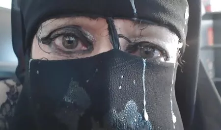 Mature et ennuyé femmes au foyer film x arab hijab essayer de doubler la joie sur son :)