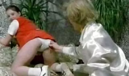 Filles Jeune Asiatique couché et pleurer de baise hard avec partenaire film porno arabie saoudite