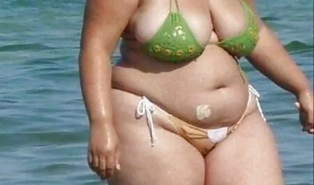 Jeune charmante blonde passionnément avec son amant sur filme xx arabe le lit