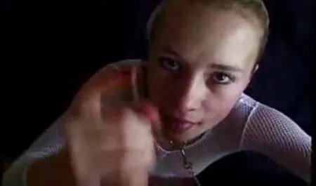 Jeune fille prêt x arab film à manger sur votre mec cum pendant les rapports sexuels sur un pique-nique