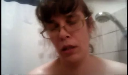 Un patient, mature, déjà irrité par les actions du médecin et baise telecharger film porno arabe dans le cul
