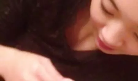 Une grosse bite d'un homme noir dur dans la chatte d'une femme noire et baiser que les film porno arabe dans différentes positions