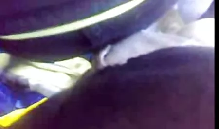 Une salope mature avec des lunettes de succès branler son aflam arabia x L. droit dans la voiture