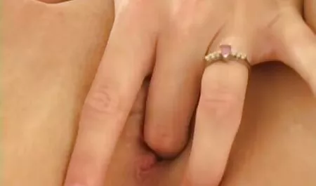 Jeune fille les film porno arabe Japonaise en bikini dépravé facilement captiver messieurs à cause d'un brutal double