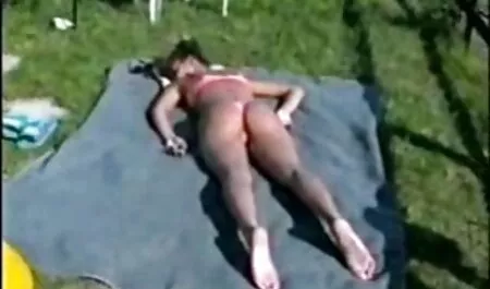 Une star du porno mature branler sa chatte juste à côté de L'arbre de Noël et film porno complet arabe profiter