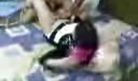 Trois salopes matures fait un homme baise avec eux dans le film x amateur arabe même lit
