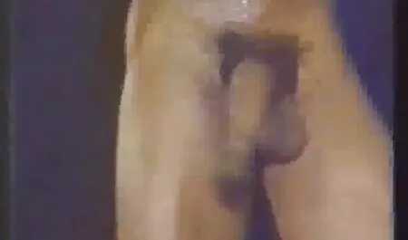 Sexy film pornos arabe Katya Kessin obtient sa chatte et le trou du cul laver avec des bites