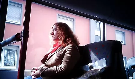 Une jeune chienne en bas suce la bite d'un mec et le laisse dans sa chatte video x gratuit arabe et son cul