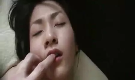 Jeune femme japonaise folle et cruelle video x gratuit arab soeur, avec un gentleman près de la piscine