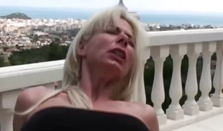 Géant chocolat le film porno arabe bite baise salope blonde dans différentes positions