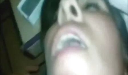 Mature salope, en public, Soeur, avec vous deux garçons près de la piscine film x arab hijab