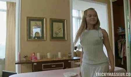 La jeune fille blonde passionnée se lèchent les uns les autres et se terminent de manière rugueuse, à partir de cela les film porno arabe