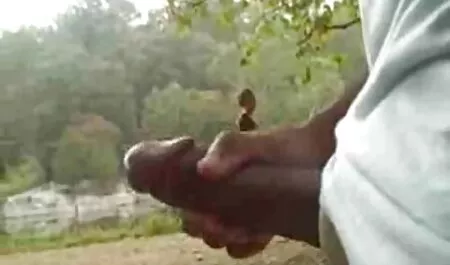 Jeune chikulya se masturbe la chatte jusqu'à l'orgasme devant webcam film porno x arabe monitor