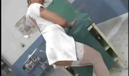 Une fille aux cheveux roux, mature soeur à bien des égards avec son petit ami sur le film porno arab gratuit lit