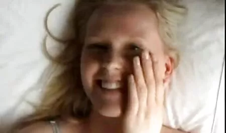 Jolie femme mature allongée sur le lit et les film x arabe amateur doigts de son L.