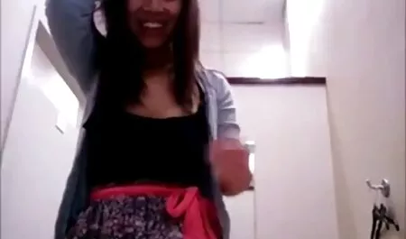 Un homme filme x arab est venu avec une maîtresse russe et baise son gros cul avec une gorge de fumer