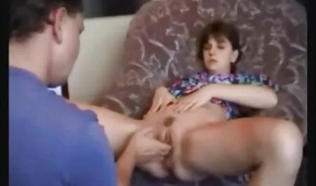Chatte d'une femme mature dans des vêtements dépravés, comme une belle putain film porno arabe complet de jouets sexuels